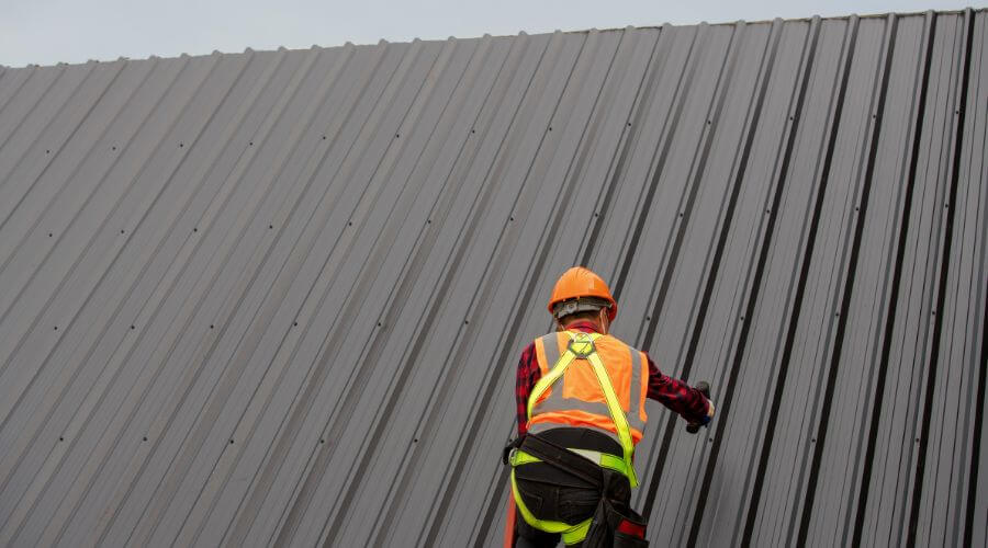 Professional gutter cleaning in Uniopolis, OH